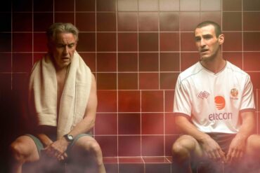 Steve Coogan as Mick McCarthy and Eanna Hardwicke as Roy Keane in SAIPAN